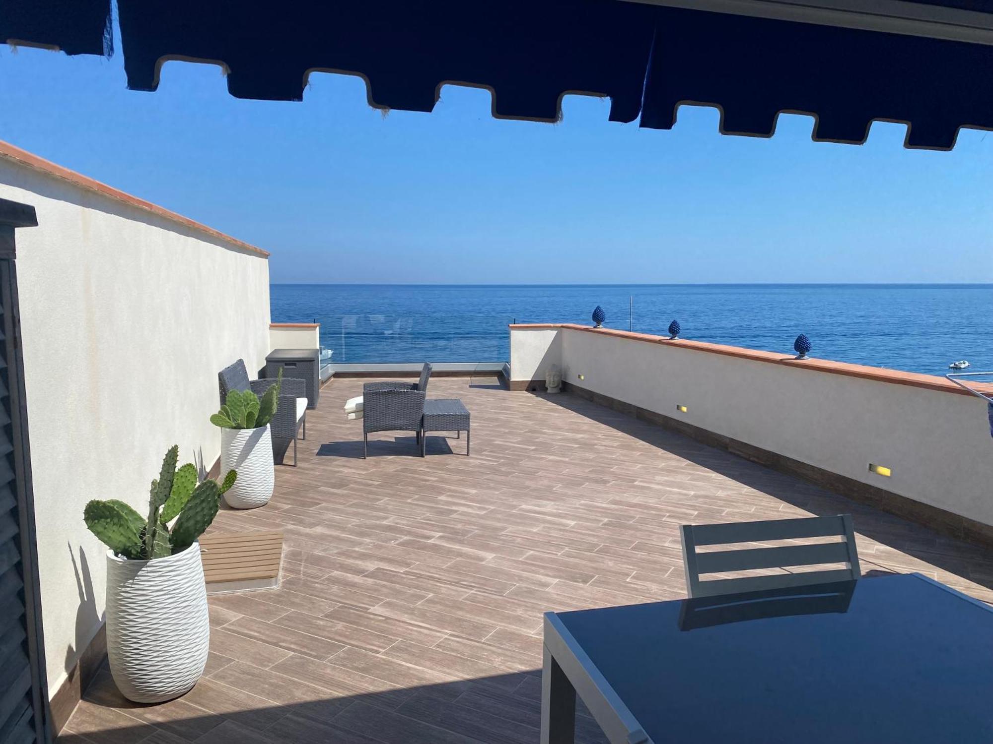 Beach Penthouse Marisol 2Floors, Central Letojanni Eksteriør billede